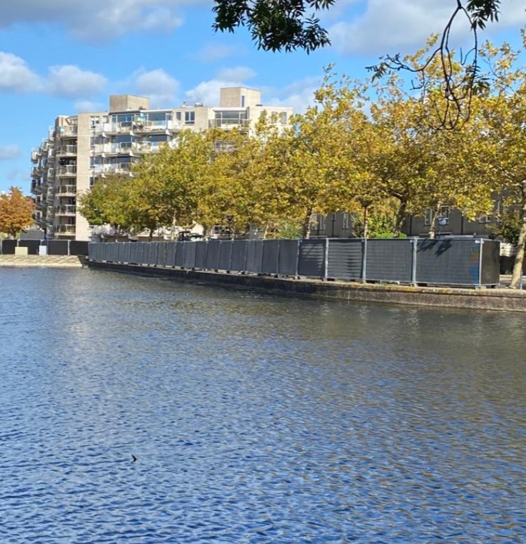 Delft Bent u bezig met het plannen van een bouwproject of event en heeft u stevige en betrouwbare hekken nodig om de locatie te beveiligen en/of de locatie op passende wijze af te zetten? Kies dan voor Hekrent, het verhuurbedrijf dat gespecialiseerd is in bouwhekken van de hoogste kwaliteit.