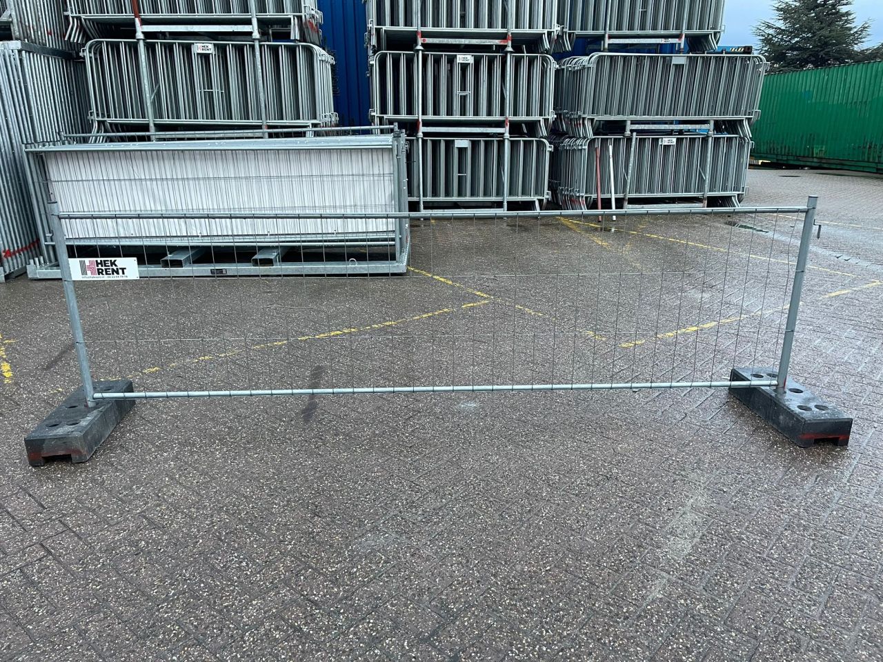 Monster Bent u op zoek naar een handige oplossing om een terrein af te zetten? Dan zijn de lage bouwhekken van Hekrent de perfecte oplossing voor u!